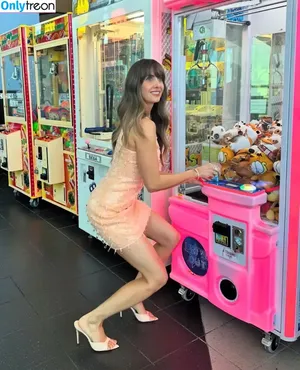 Alison Brie / alisonbrie nude photo #0799