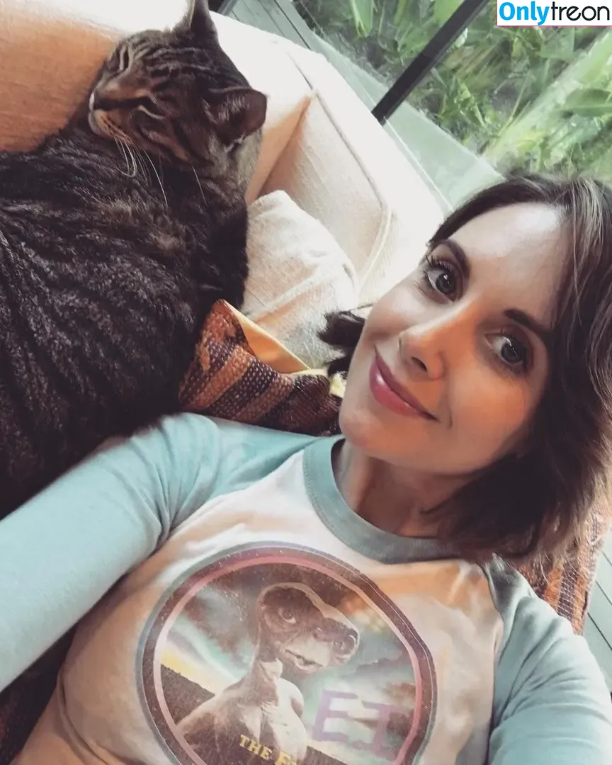 Alison Brie nude photo #0004 (alisonbrie)