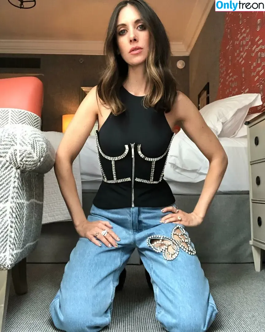 Alison Brie nude photo #0074 (alisonbrie)