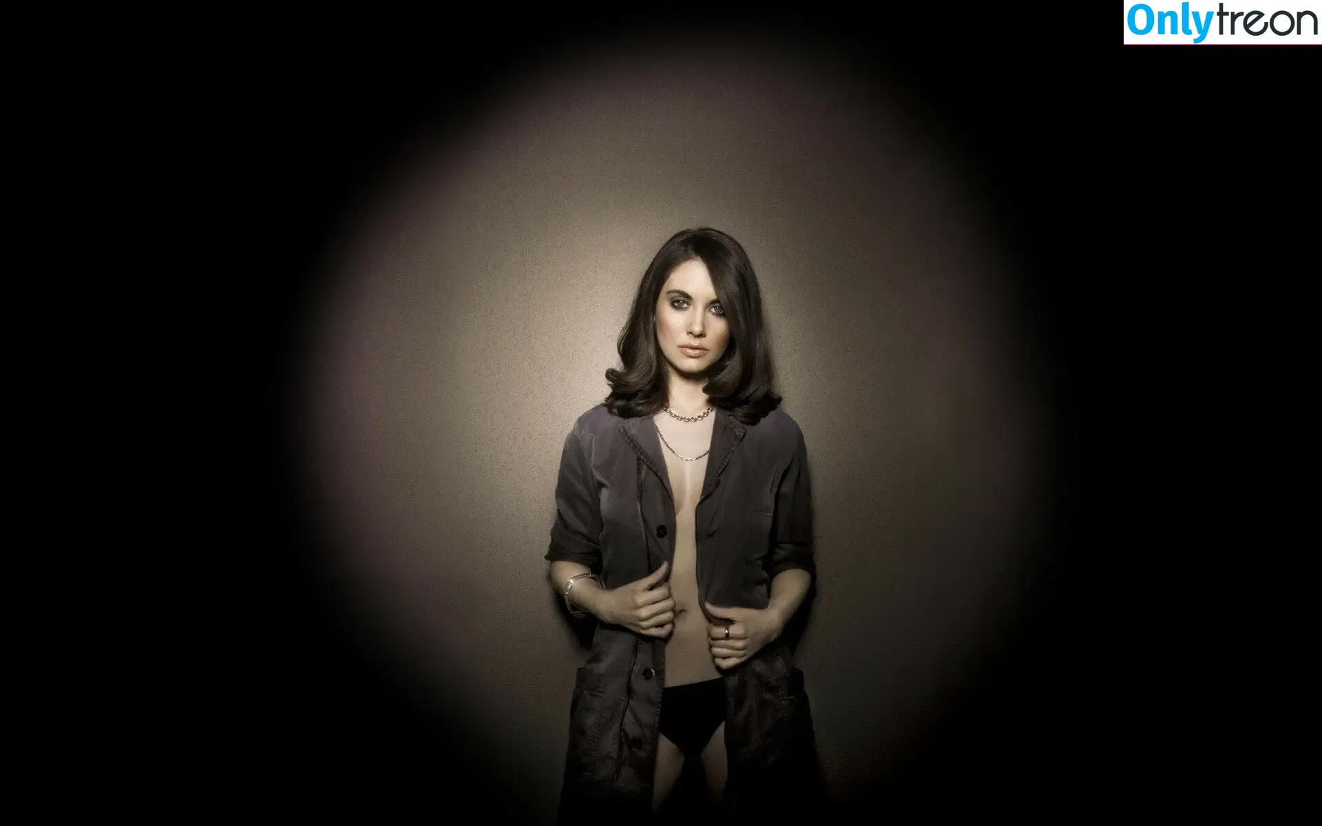 Alison Brie nude photo #0256 (alisonbrie)