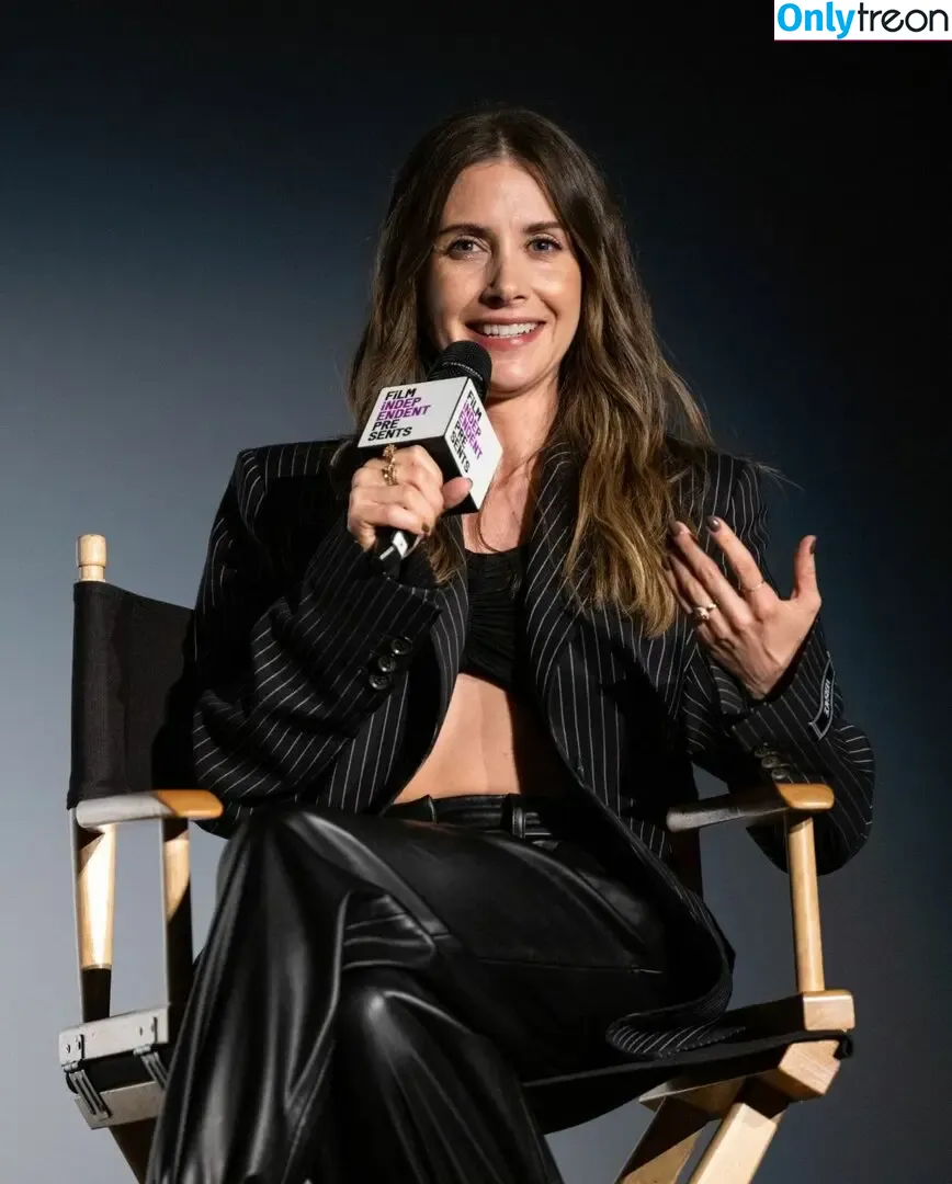 Alison Brie nude photo #0306 (alisonbrie)