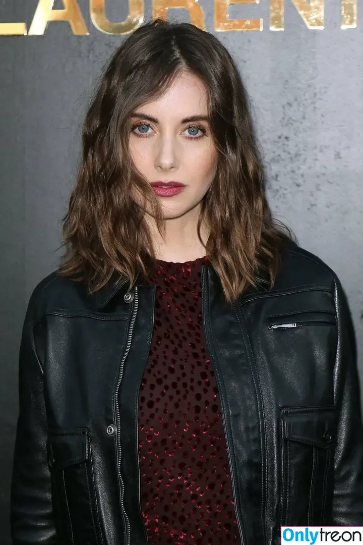 Alison Brie nude photo #0434 (alisonbrie)