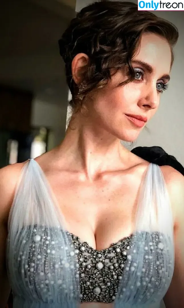 Alison Brie nude photo #0437 (alisonbrie)