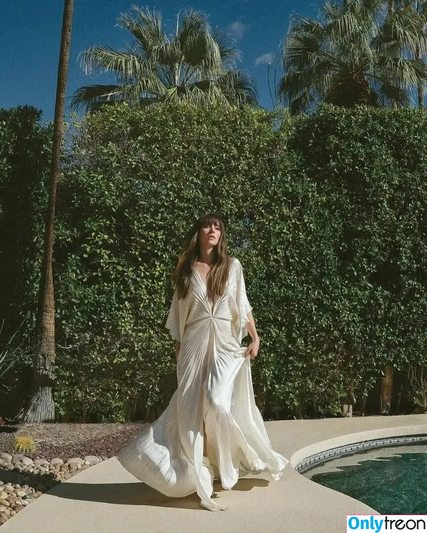 Alison Brie nude photo #0677 (alisonbrie)