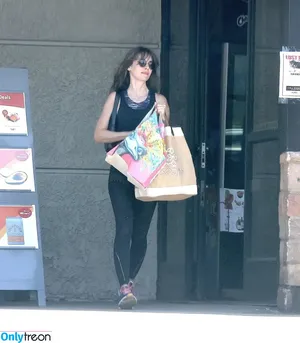 Alison Brie / alisonbrie nude photo #1051