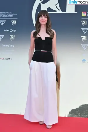 Alison Brie / alisonbrie nude photo #1563