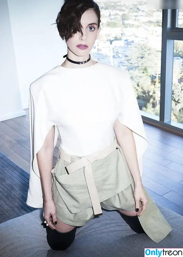 Alison Brie nude photo #1010 (alisonbrie)