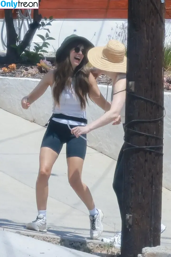 Alison Brie nude photo #1111 (alisonbrie)