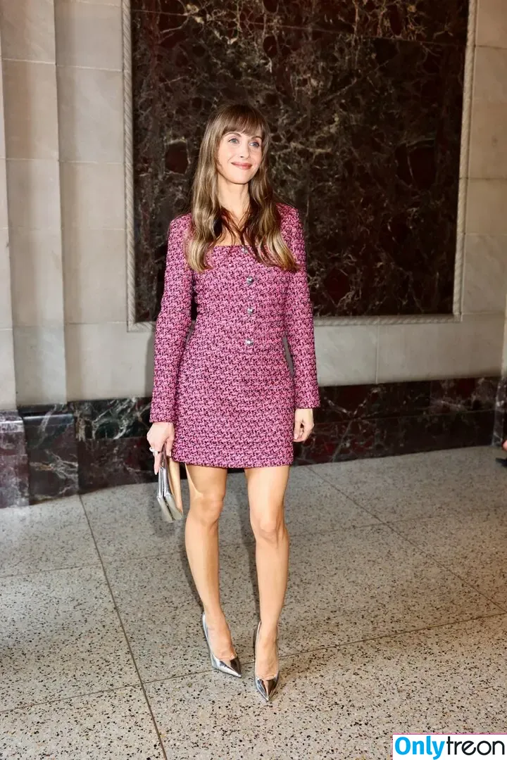Alison Brie nude photo #1731 (alisonbrie)
