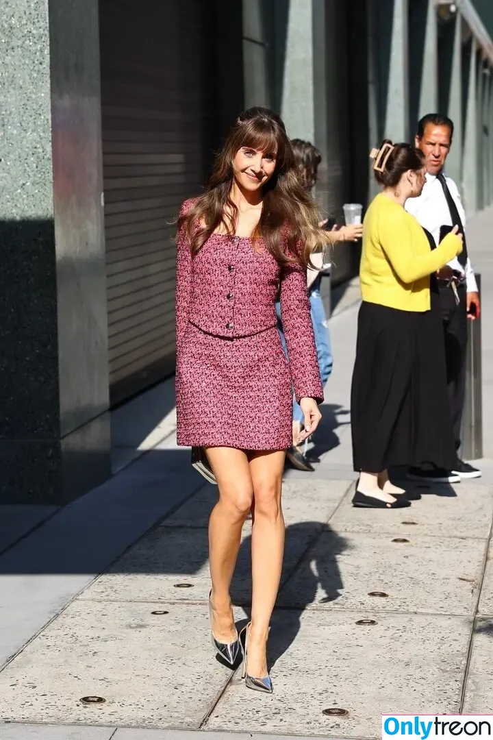 Alison Brie nude photo #1736 (alisonbrie)