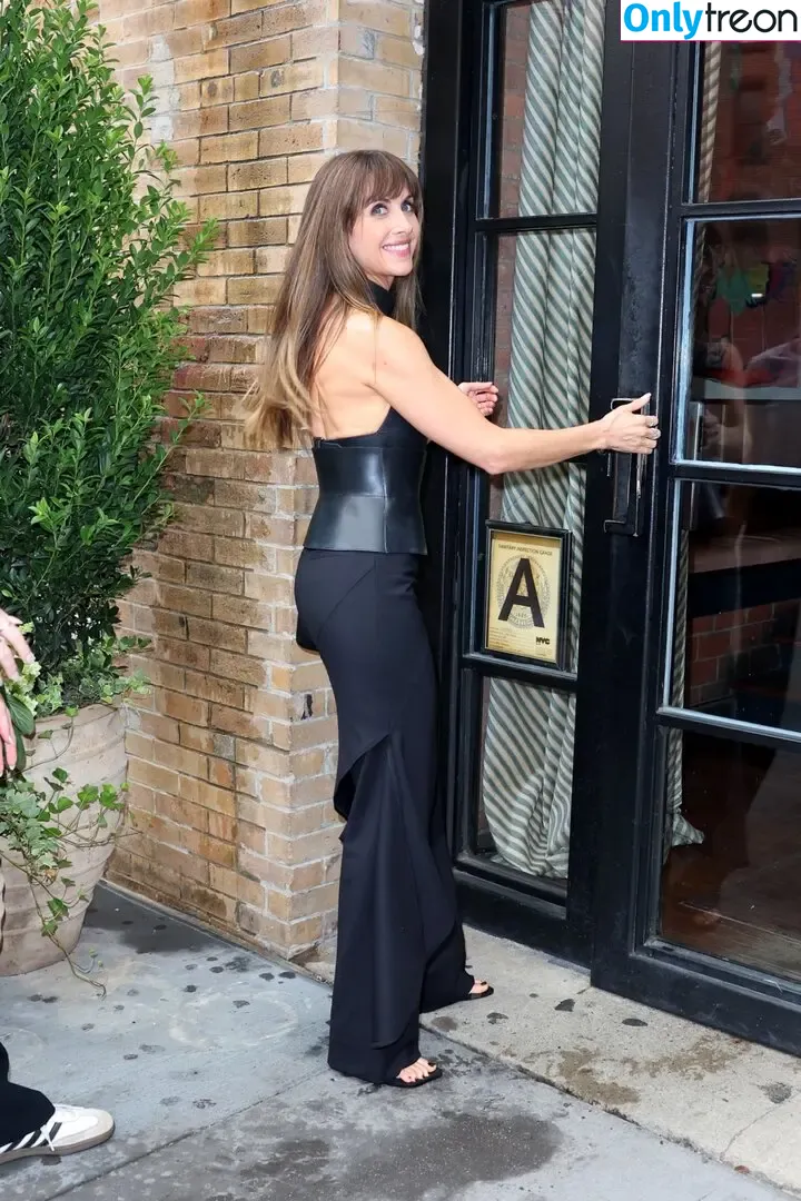 Alison Brie nude photo #1745 (alisonbrie)