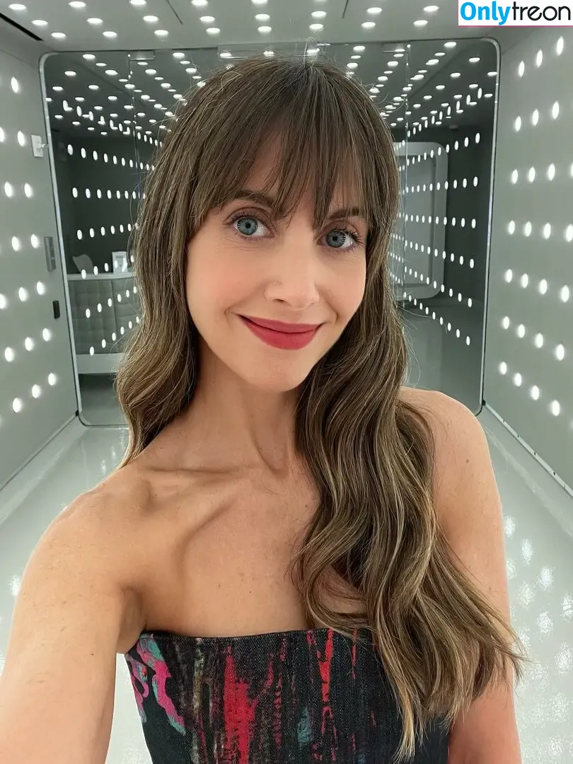 Alison Brie nude photo #1755 (alisonbrie)