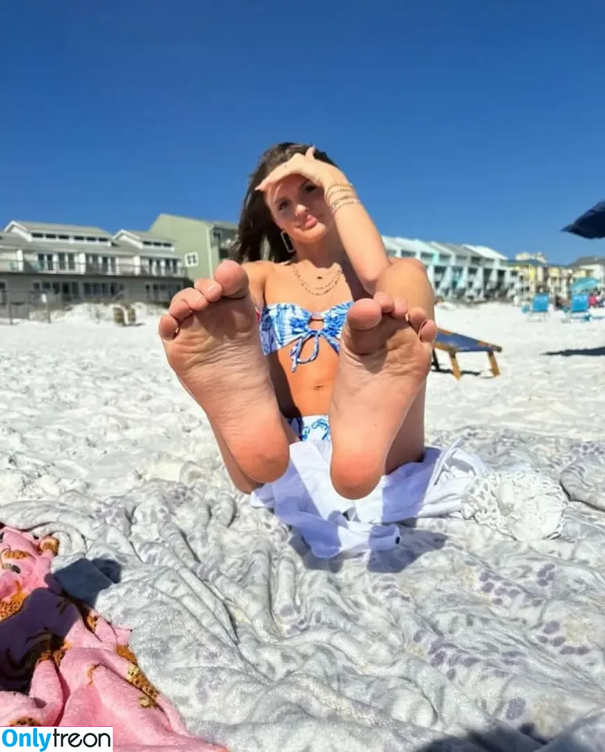 Alison Mitcham nude photo #0023 (aliceevesfeet / evesfeet1234)