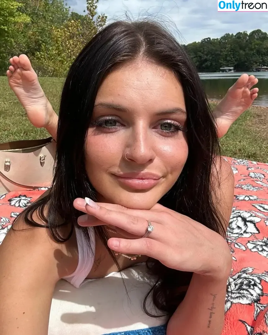 Alison Mitcham nude photo #0038 (aliceevesfeet / evesfeet1234)