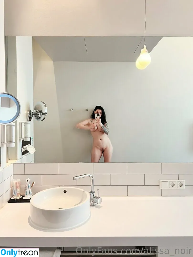 Alissa Noir nude photo #0125 (AlissaNoir / alissa_noir)