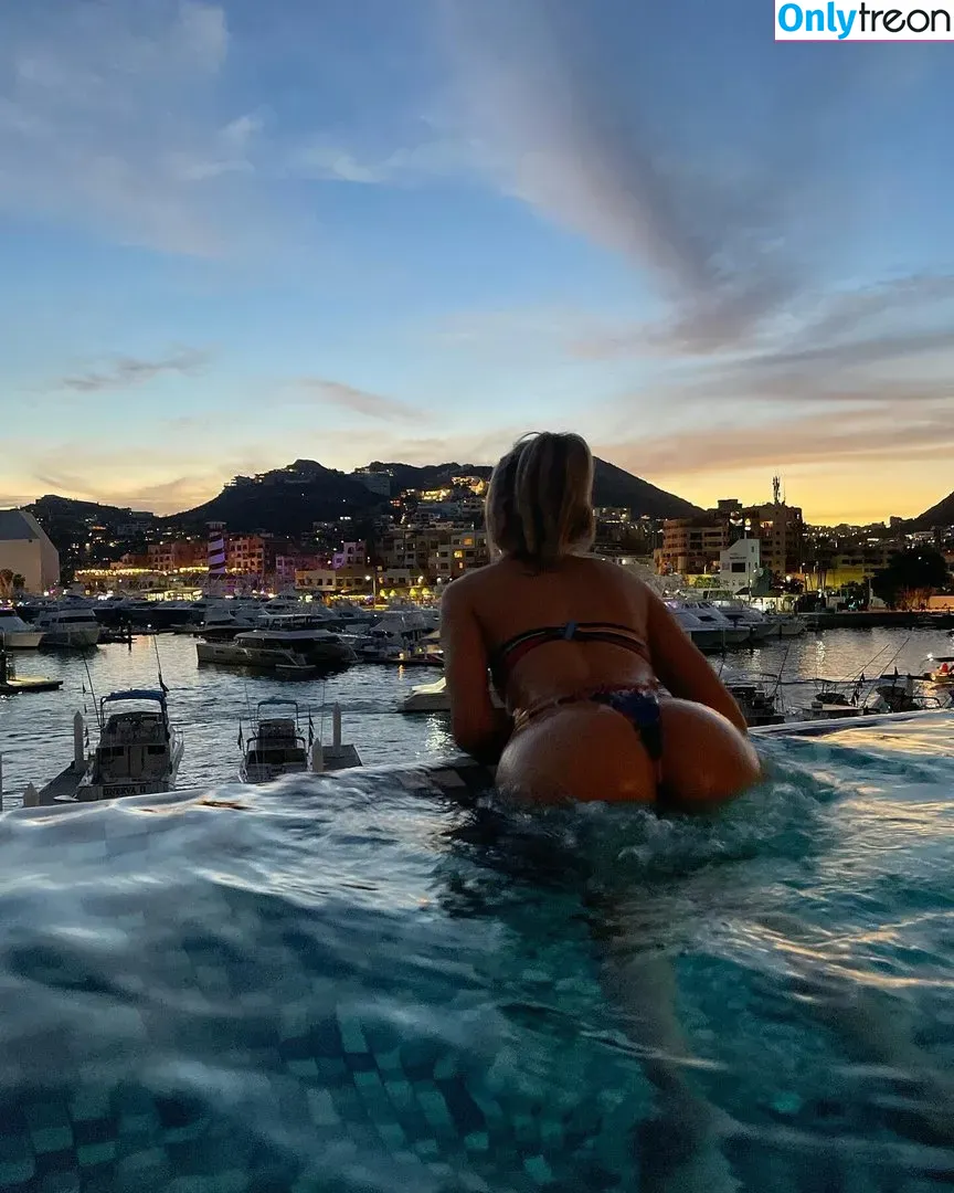 Alissa Violet nude photo #0014 (alissaviolet)