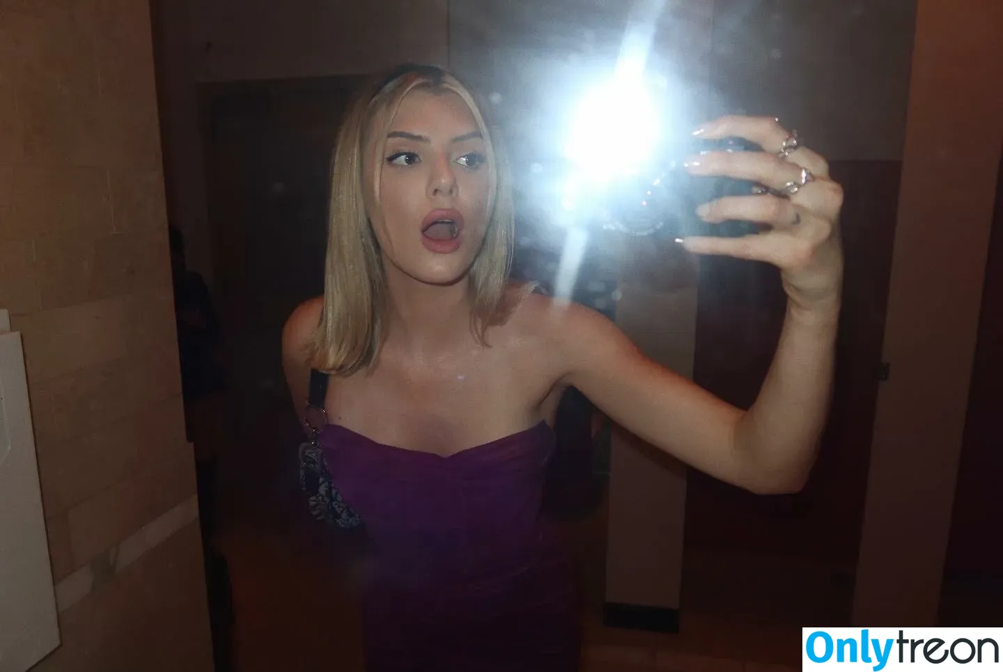 Alissa Violet nude photo #0033 (alissaviolet)