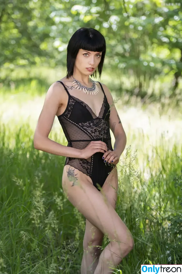 alisxlis nude photo #0018 (alisxlis)