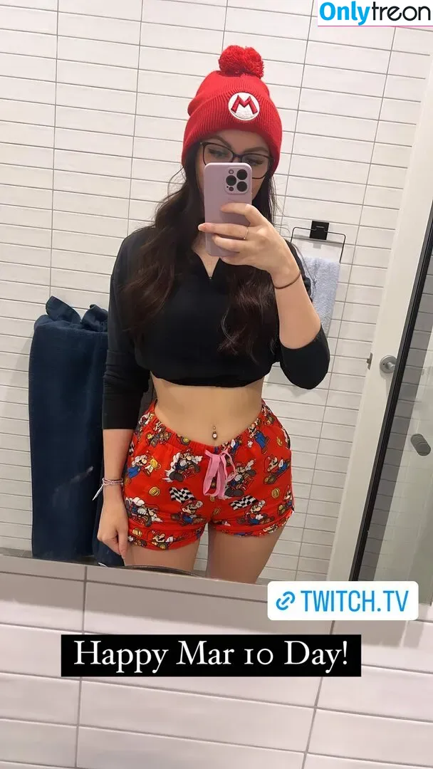 Aliythia nude photo #0058 (alitaliya__)