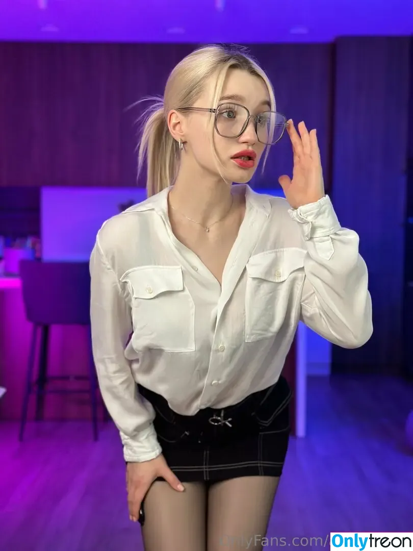Alkh1mova nude photo #0020 (im_kkay)