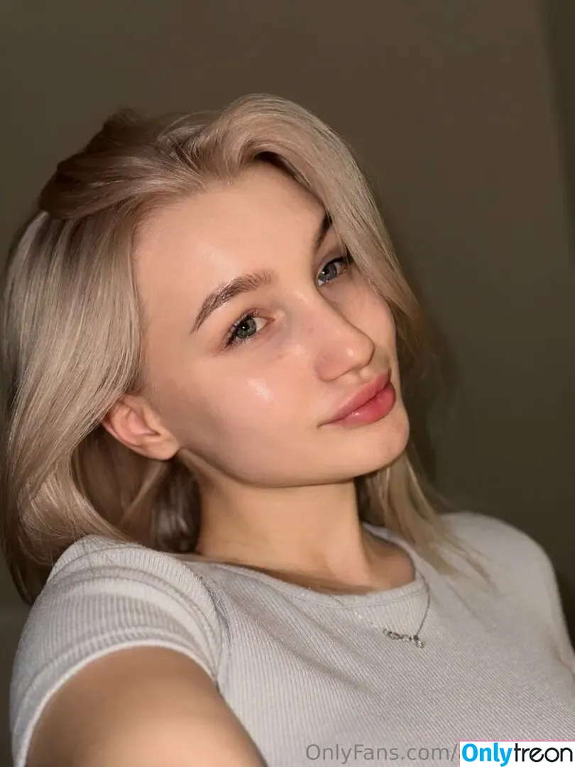 Alkh1mova nude photo #0021 (im_kkay)