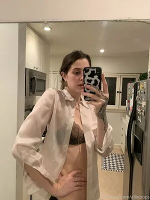allieoops / cummanifesto nude photo #0050