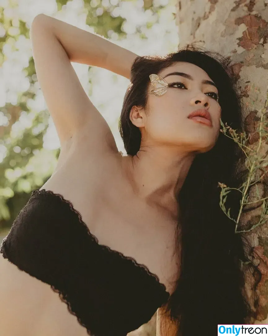 Allison Yellow nude photo #0016 (allison.yellow / mybigmeatyclaws)