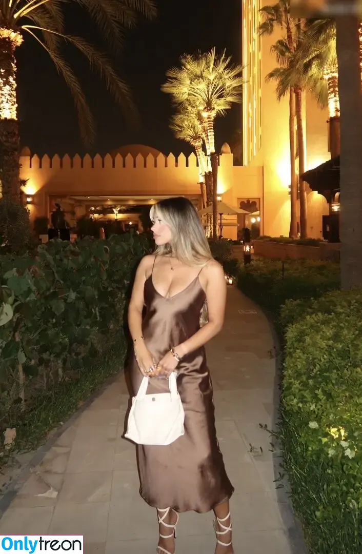 Almira Azemi nude photo #0094 (almirra.az)