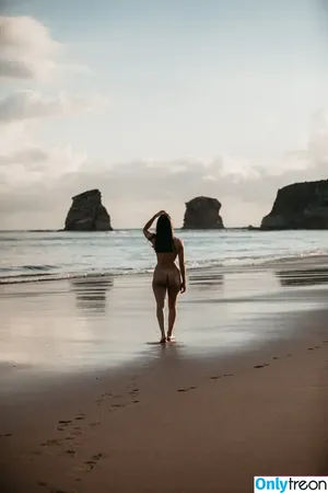 Alohalaia / alohalaia_ / thealohatrainer nude photo #0020