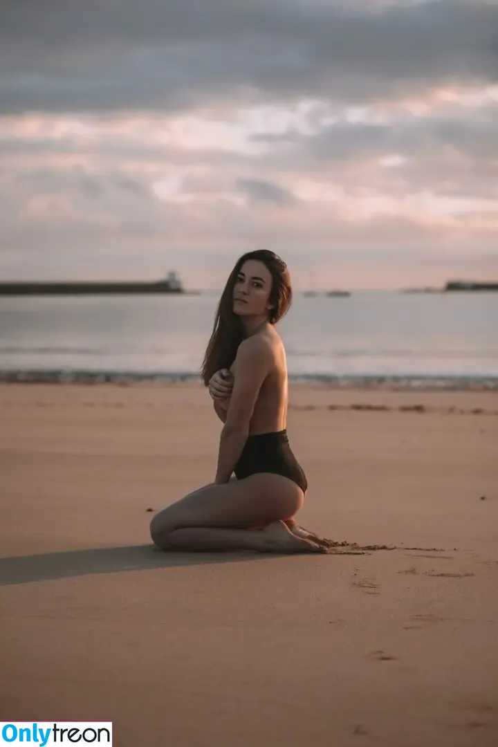 Alohalaia nude photo #0017 (alohalaia_ / thealohatrainer)