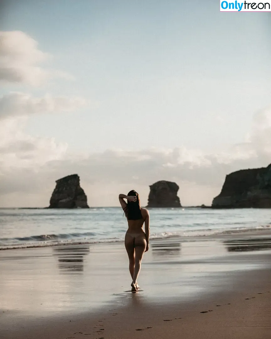 Alohalaia nude photo #0021 (alohalaia_ / thealohatrainer)