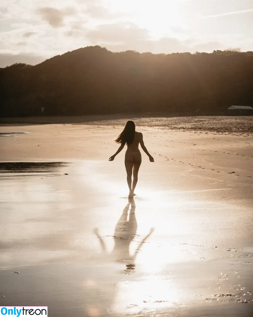 Alohalaia nude photo #0025 (alohalaia_ / thealohatrainer)