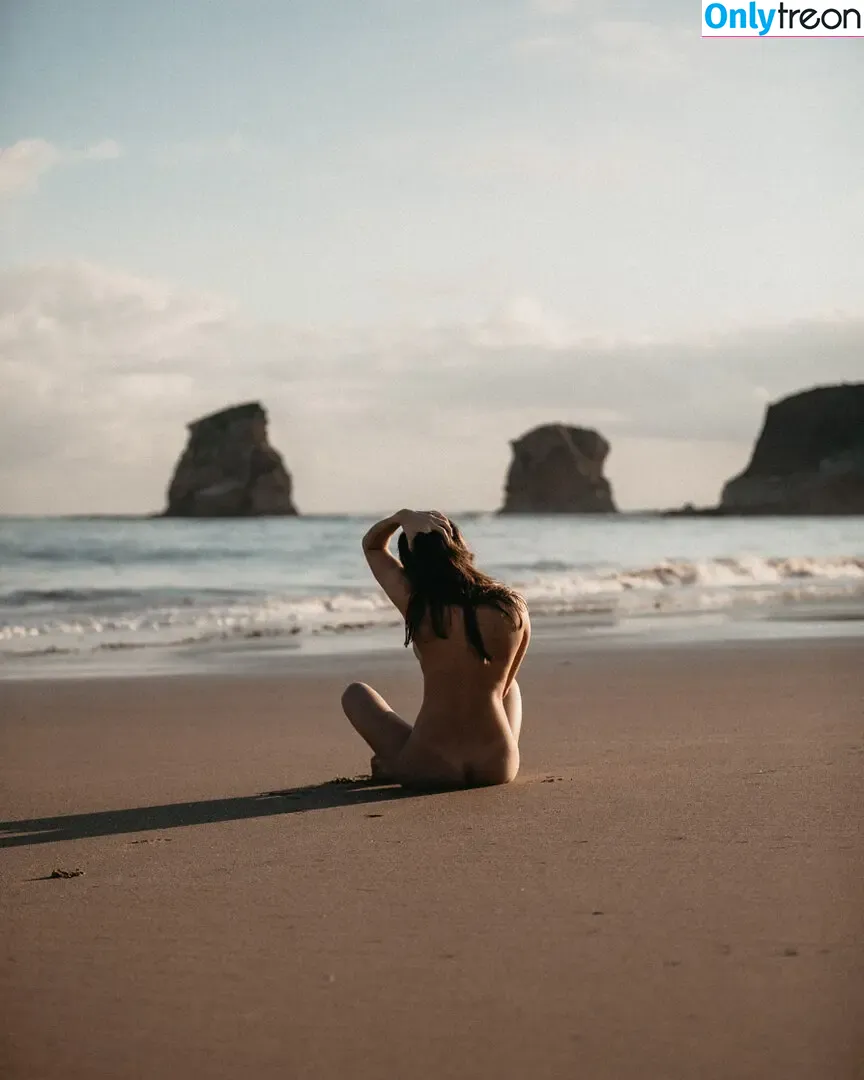Alohalaia nude photo #0042 (alohalaia_ / thealohatrainer)