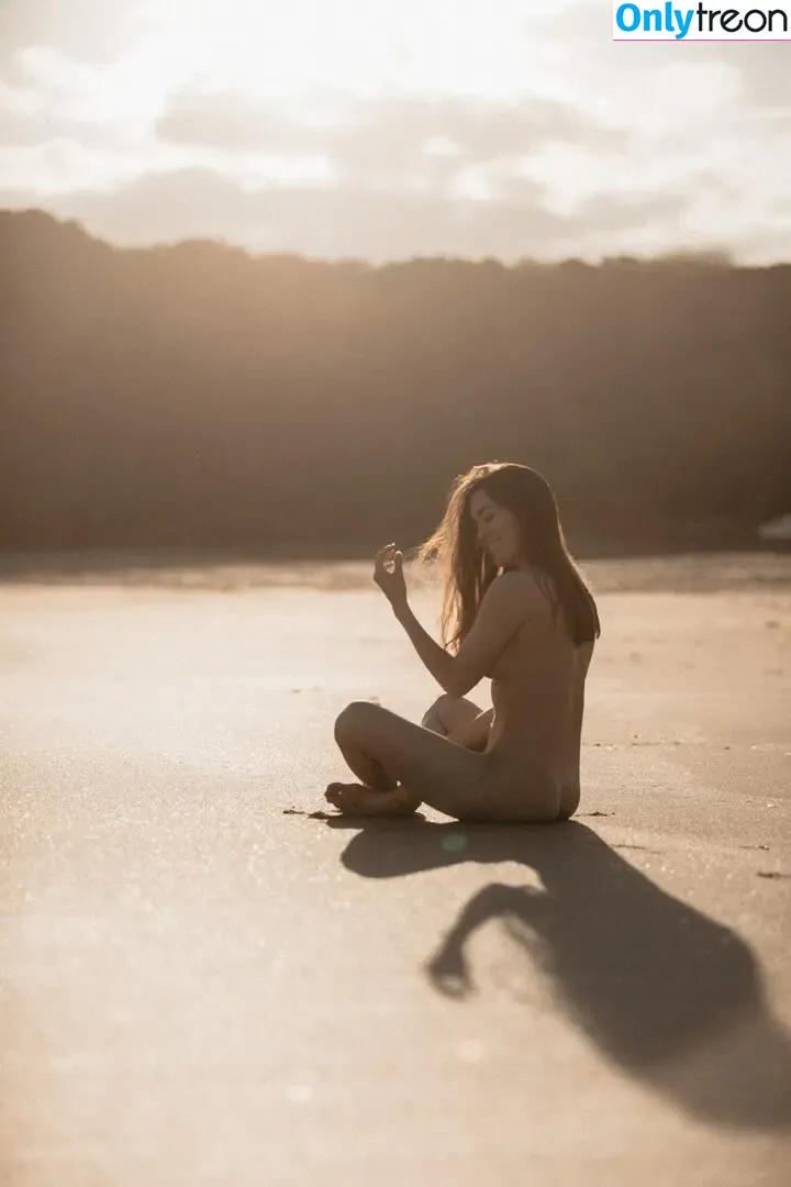 Alohalaia nude photo #0045 (alohalaia_ / thealohatrainer)