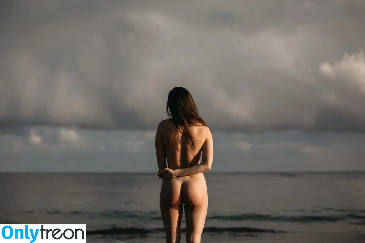 Alohalaia nude photo #0061 (alohalaia_ / thealohatrainer)