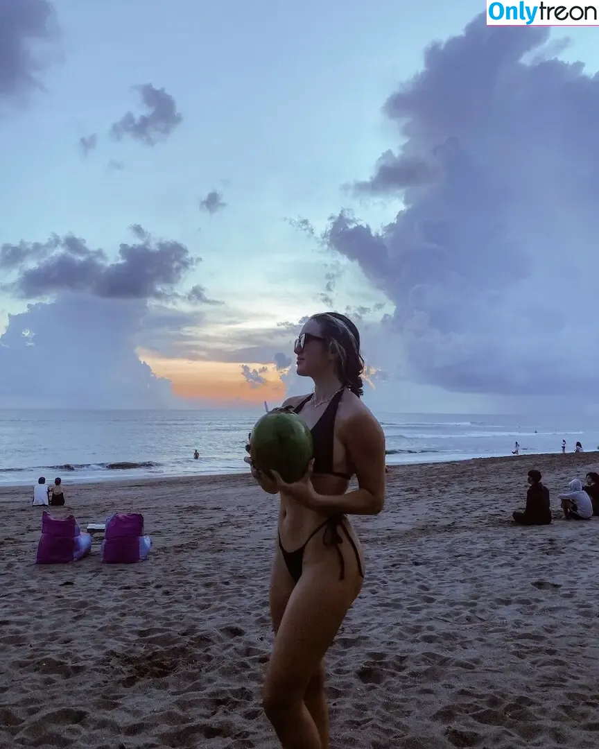 Alohalaia nude photo #0084 (alohalaia_ / thealohatrainer)