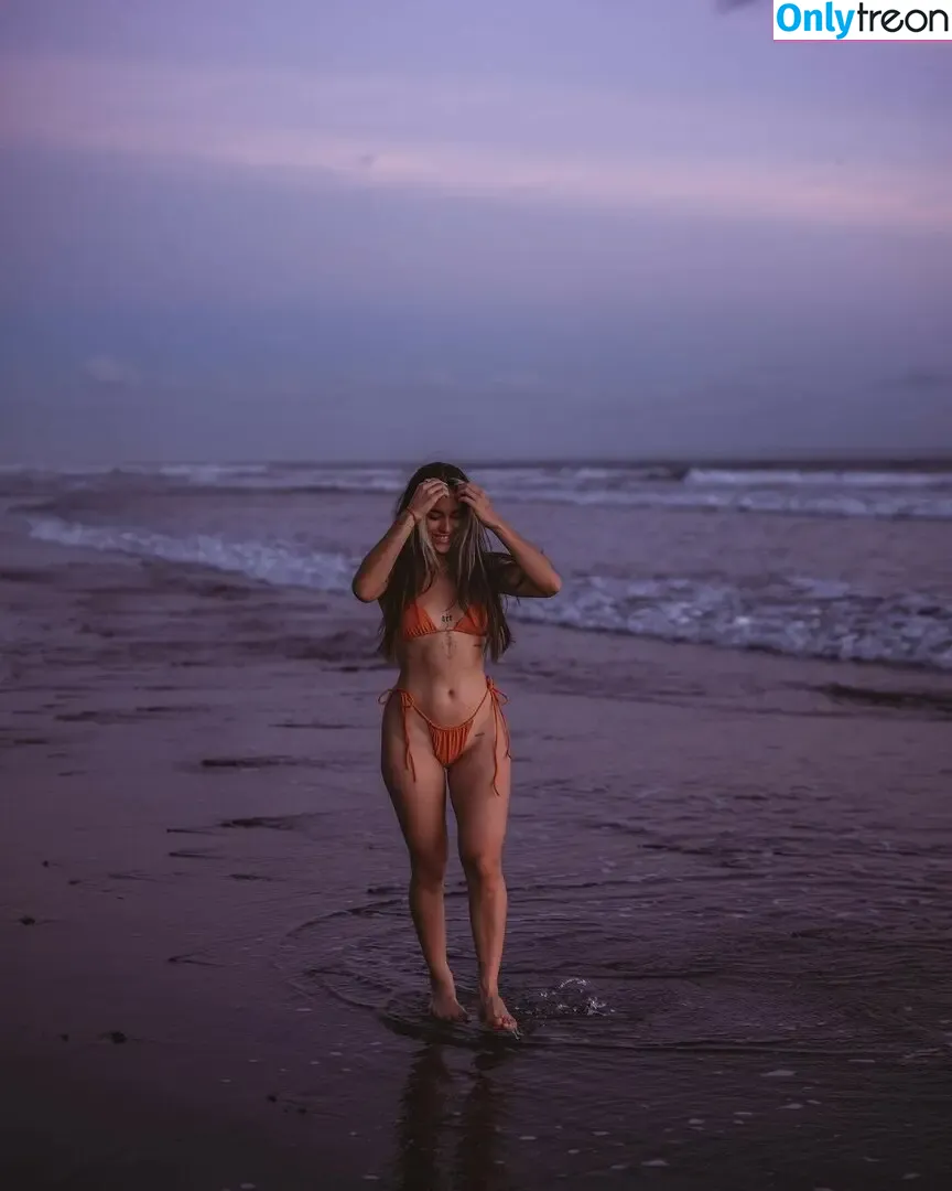 Alohalaia nude photo #0094 (alohalaia_ / thealohatrainer)
