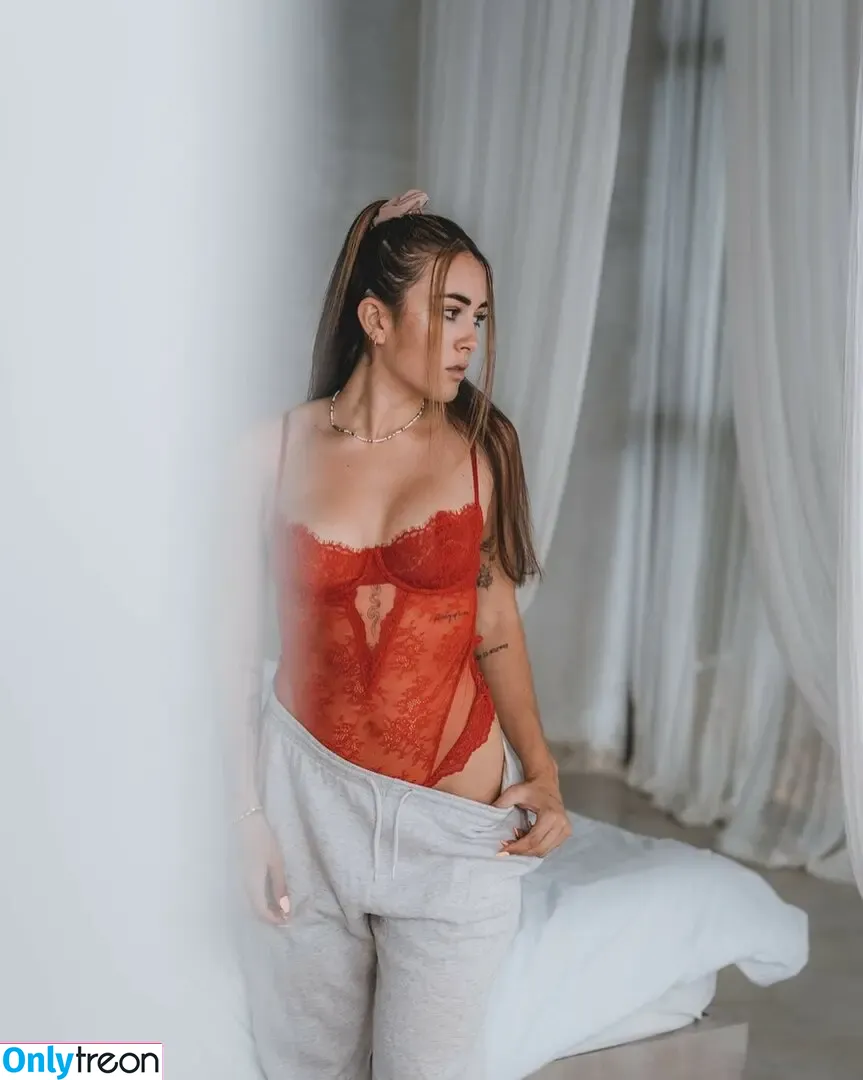Alohalaia nude photo #0100 (alohalaia_ / thealohatrainer)