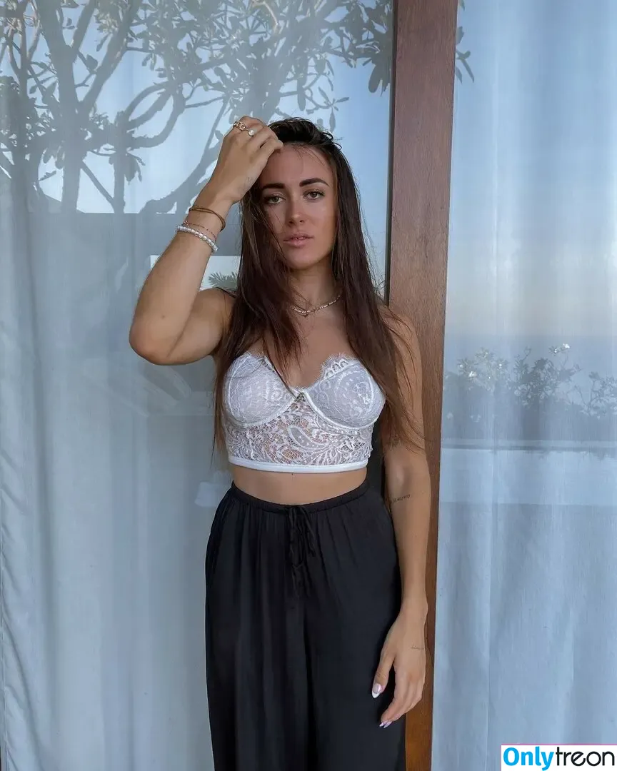 Alohalaia nude photo #0116 (alohalaia_ / thealohatrainer)