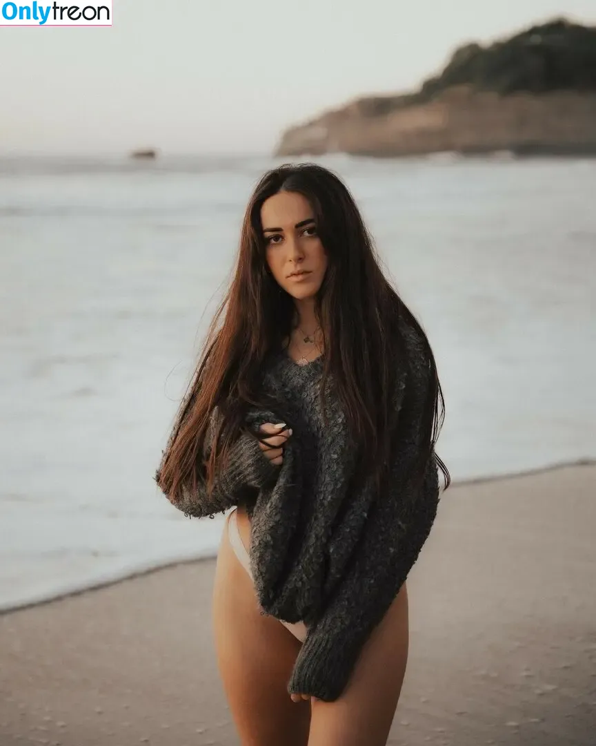 Alohalaia nude photo #0131 (alohalaia_ / thealohatrainer)