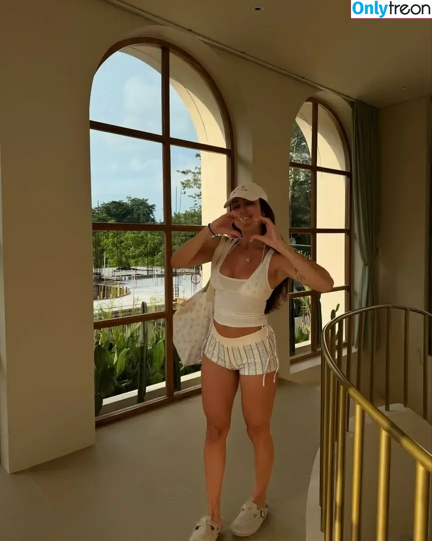 Alohalaia nude photo #0137 (alohalaia_ / thealohatrainer)