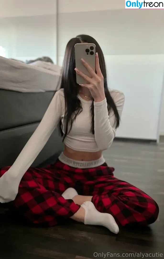 alyacutie nude photo #0029 (alyaaa.cutie / alyaalya)
