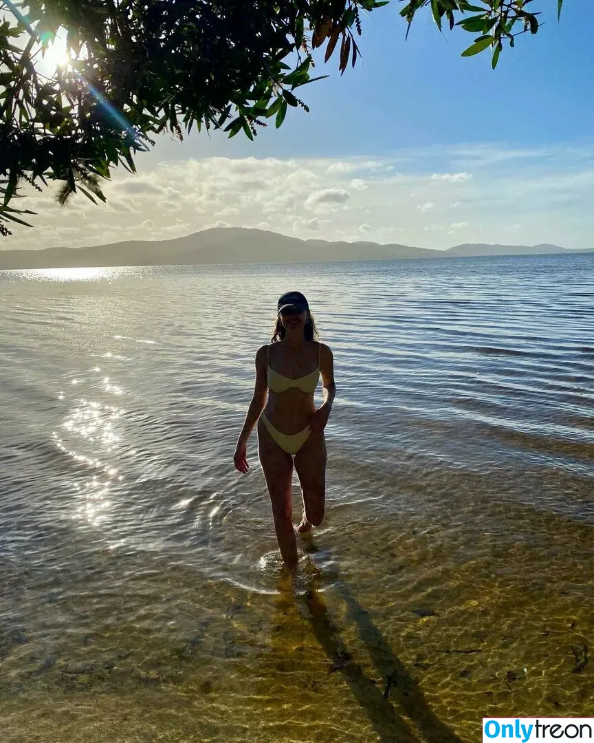 Alycia Debnam Carey nude photo #0083 (DebnamCarey / alyciajasmin)