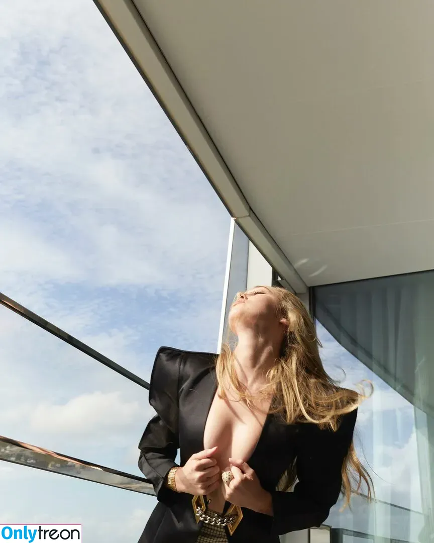 Alycia Debnam Carey nude photo #0104 (DebnamCarey / alyciajasmin)