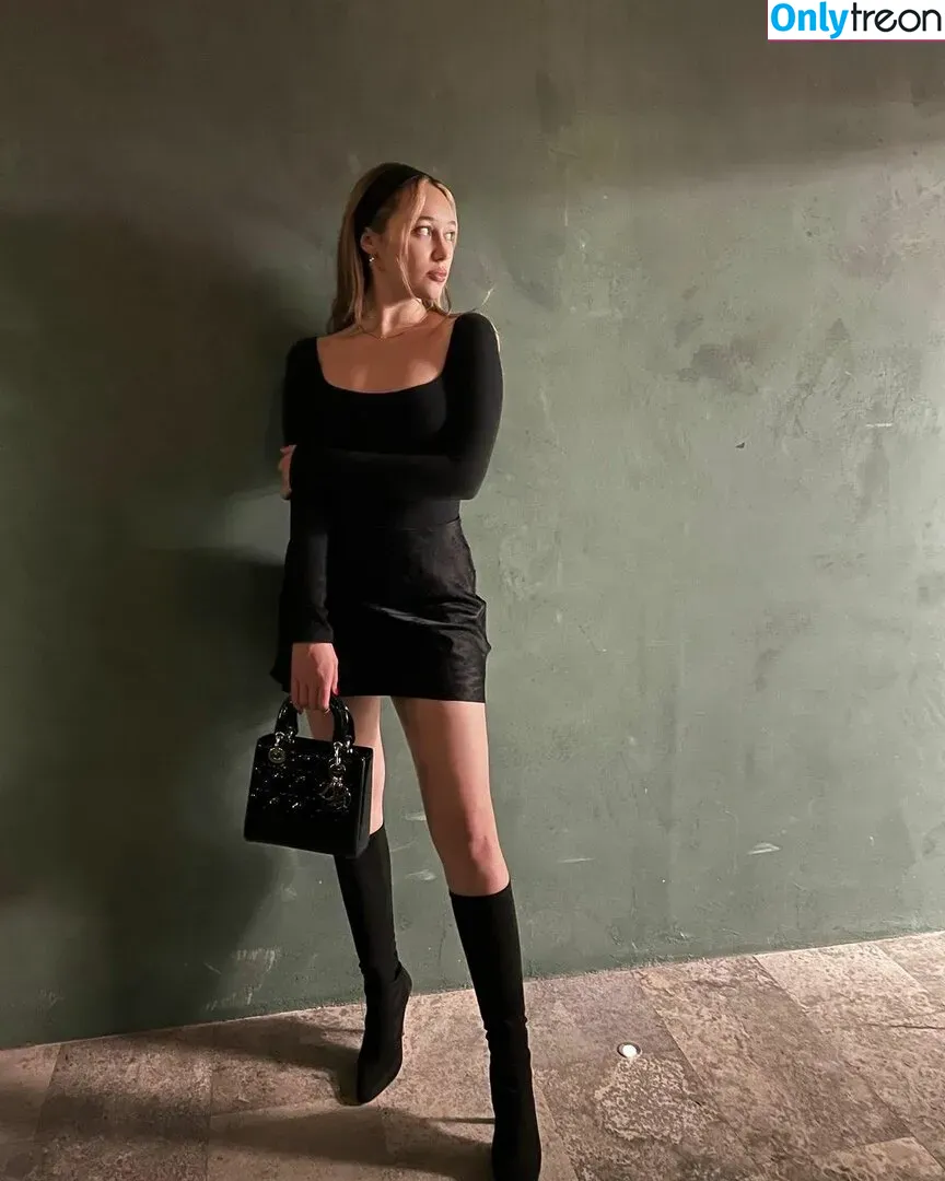 Alycia Debnam Carey nude photo #0124 (DebnamCarey / alyciajasmin)