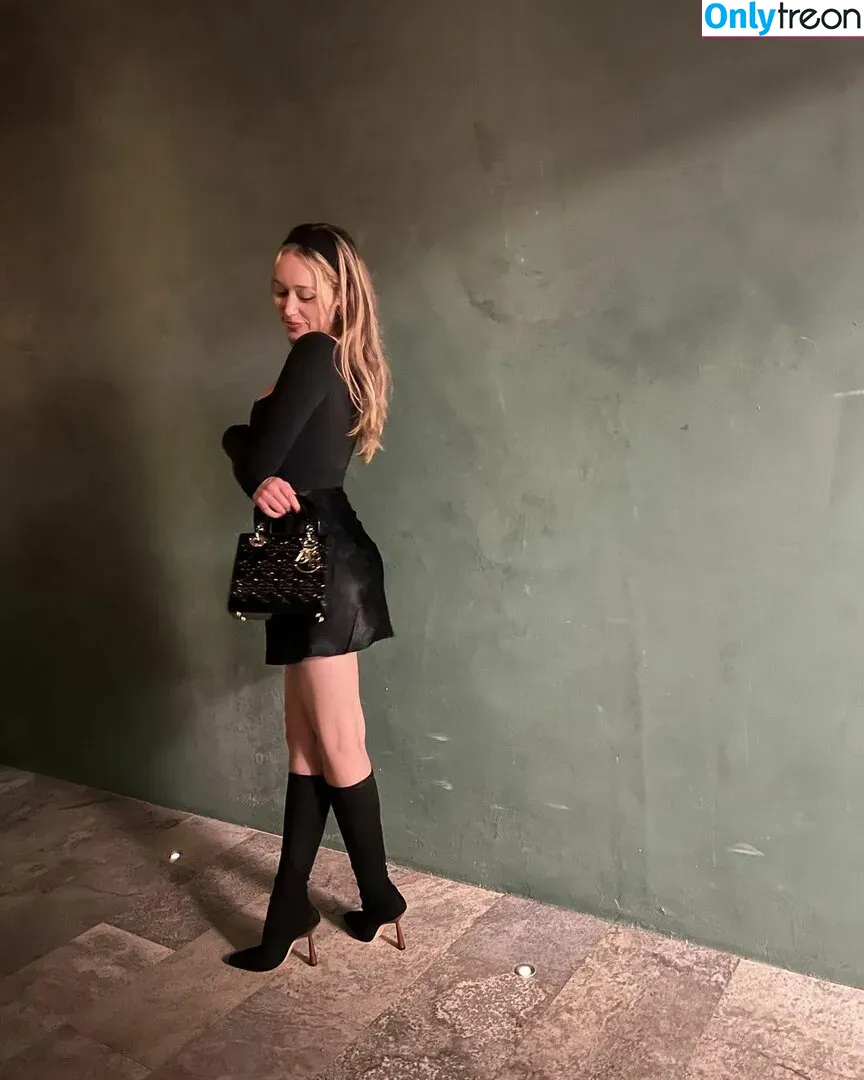 Alycia Debnam Carey nude photo #0125 (DebnamCarey / alyciajasmin)