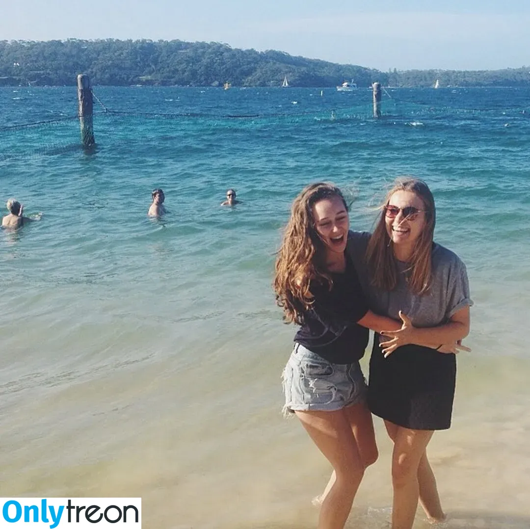 Alycia Debnam Carey nude photo #0136 (DebnamCarey / alyciajasmin)