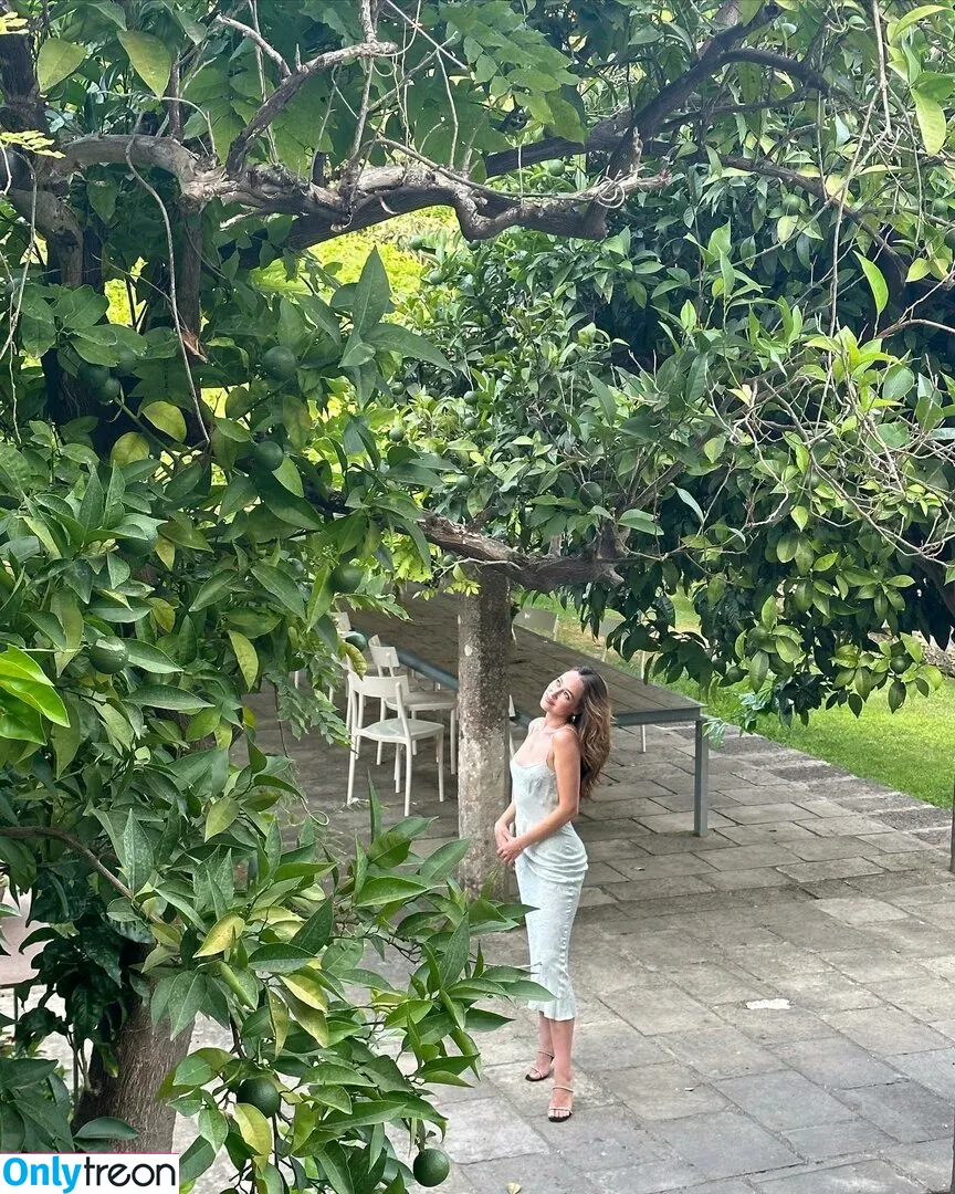 Alycia Debnam Carey nude photo #0292 (DebnamCarey / alyciajasmin)