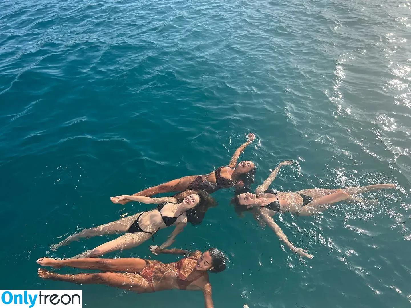 Alycia Debnam Carey nude photo #0300 (DebnamCarey / alyciajasmin)