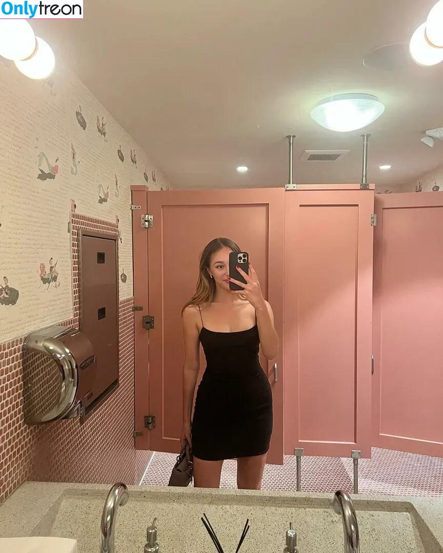 Alycia Debnam Carey nude photo #0325 (DebnamCarey / alyciajasmin)